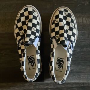 Like new checkered platform vans size 8.5 women’s fit more like 9